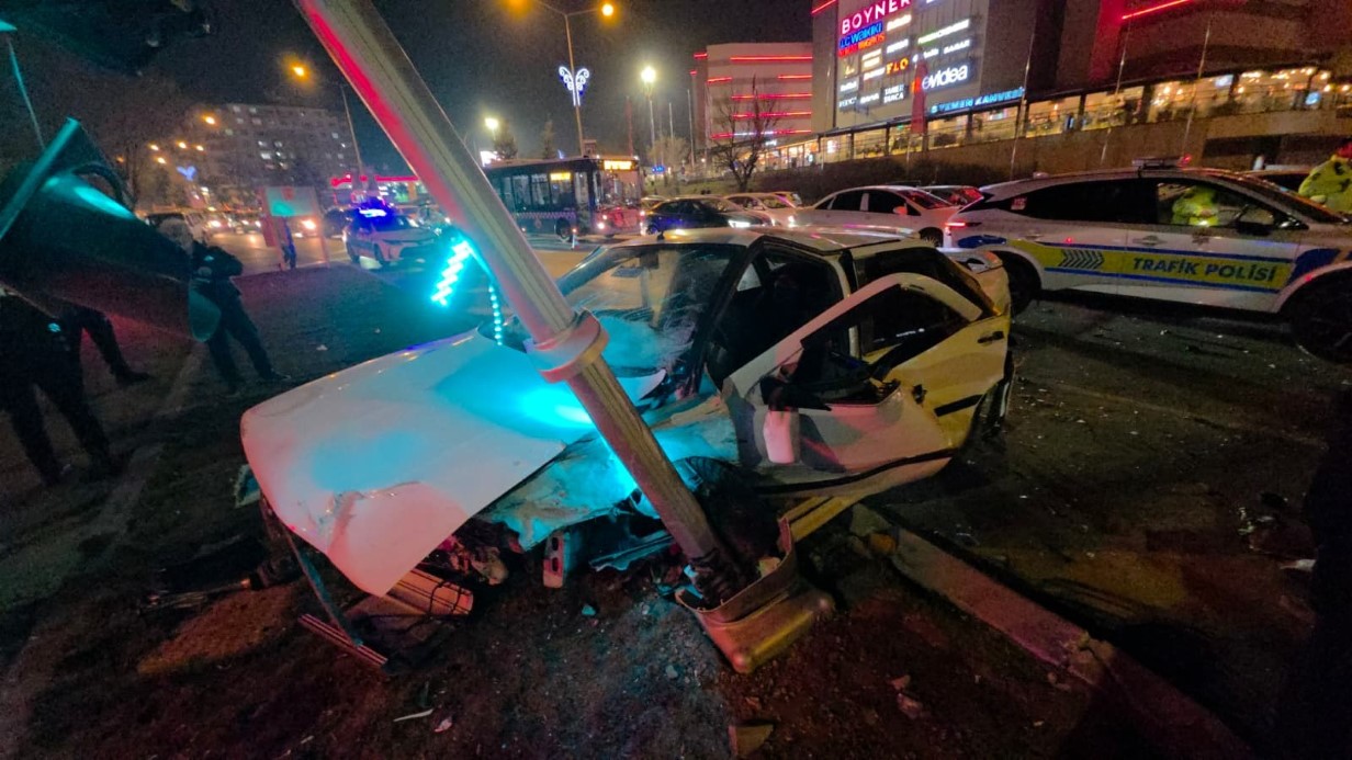 Polisten kaçarken kaza yaptı: 3 yaralı