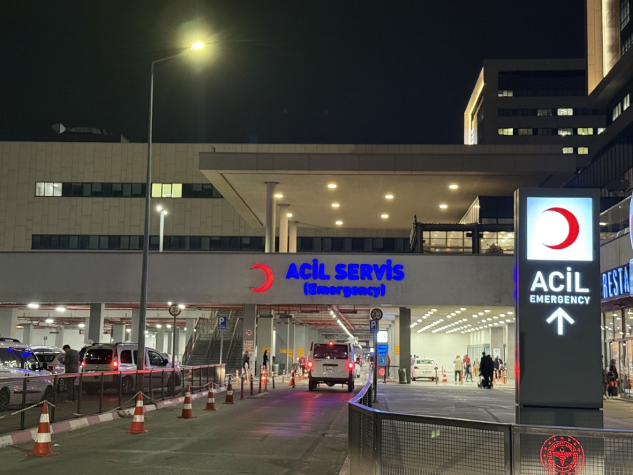 Başakşehir’de gıda zehirlenmesi şüphesiyle öğrenciler hastaneye kaldırıldı: Kantinci çift gözaltında