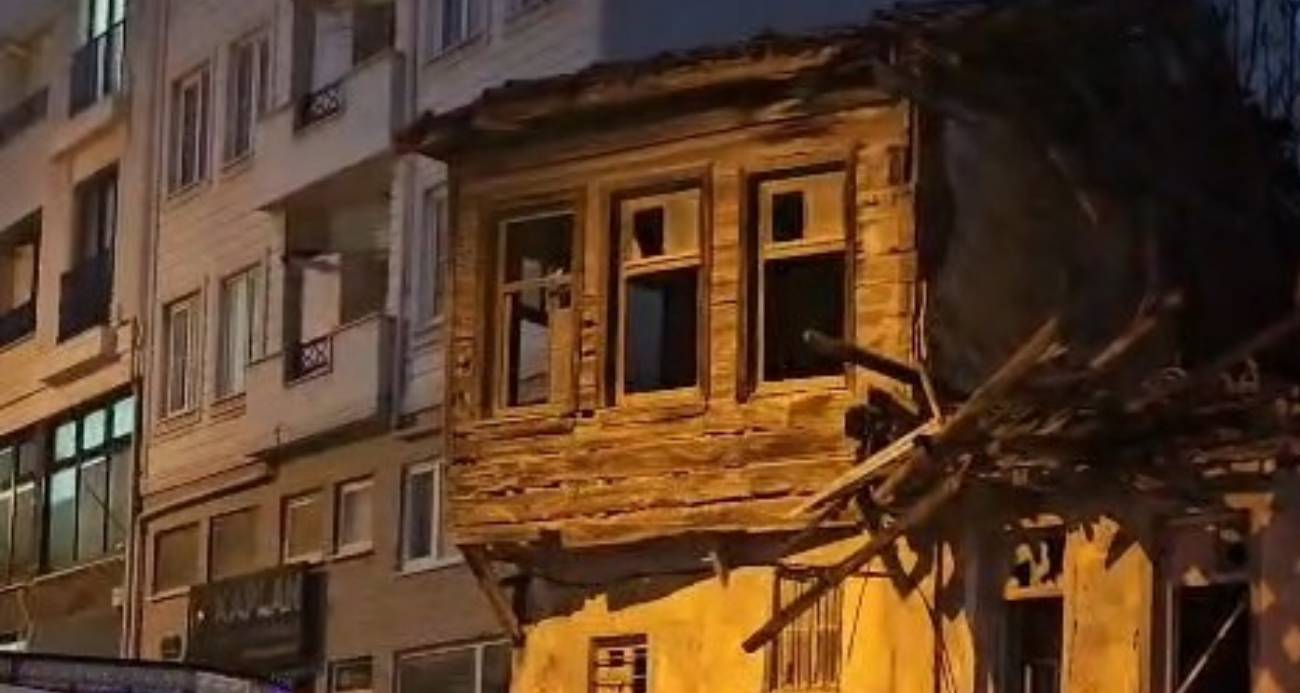 Çanakkale’de boş bina yağış nedeniyle kısmen çöktü