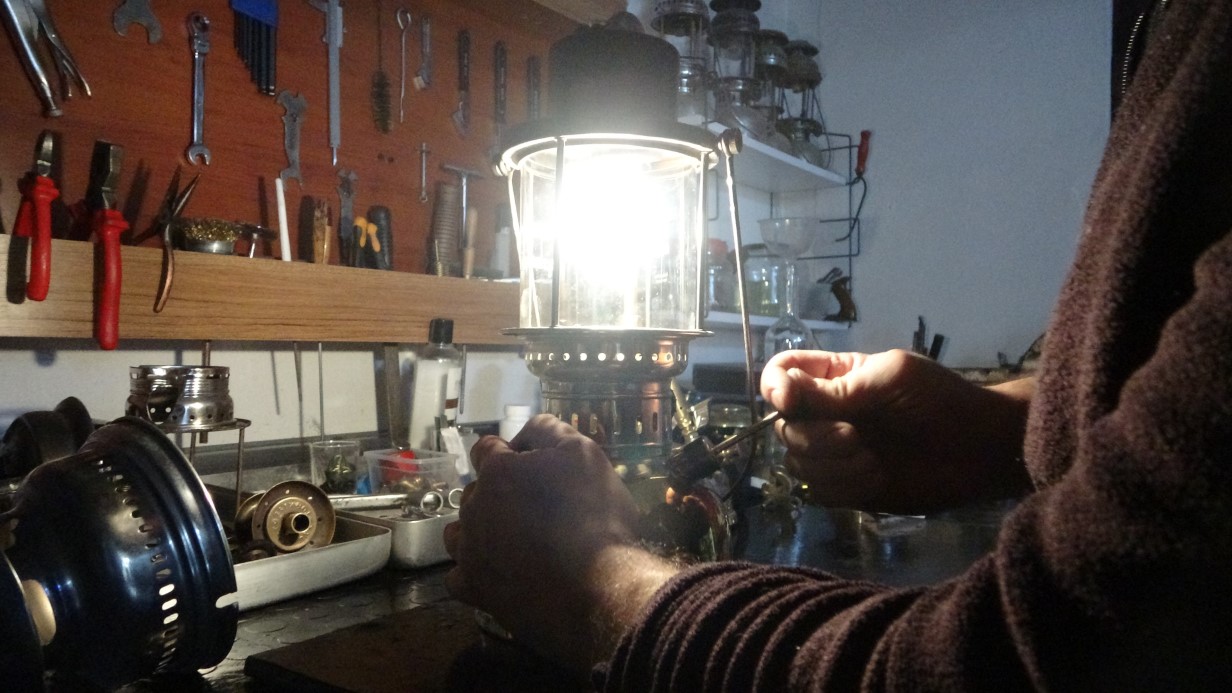 Asırlık lambalara yeniden ışık veriyor