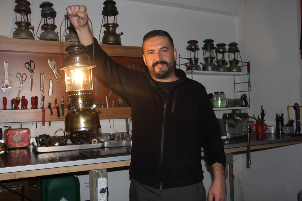 Asırlık lambalara yeniden ışık veriyor