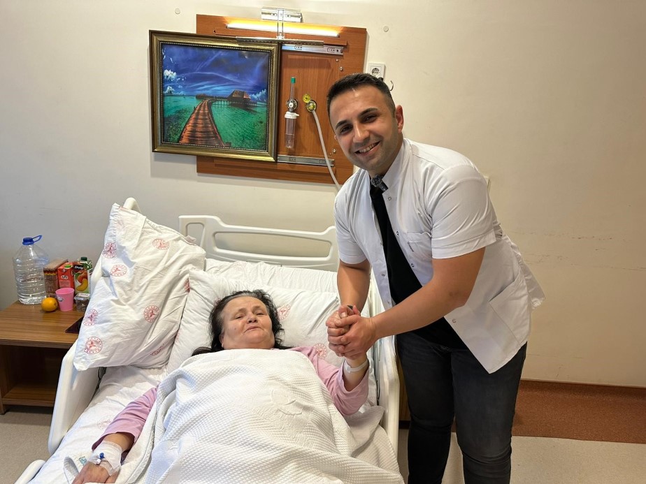 Hastadan çıkan taşları sayamadılar