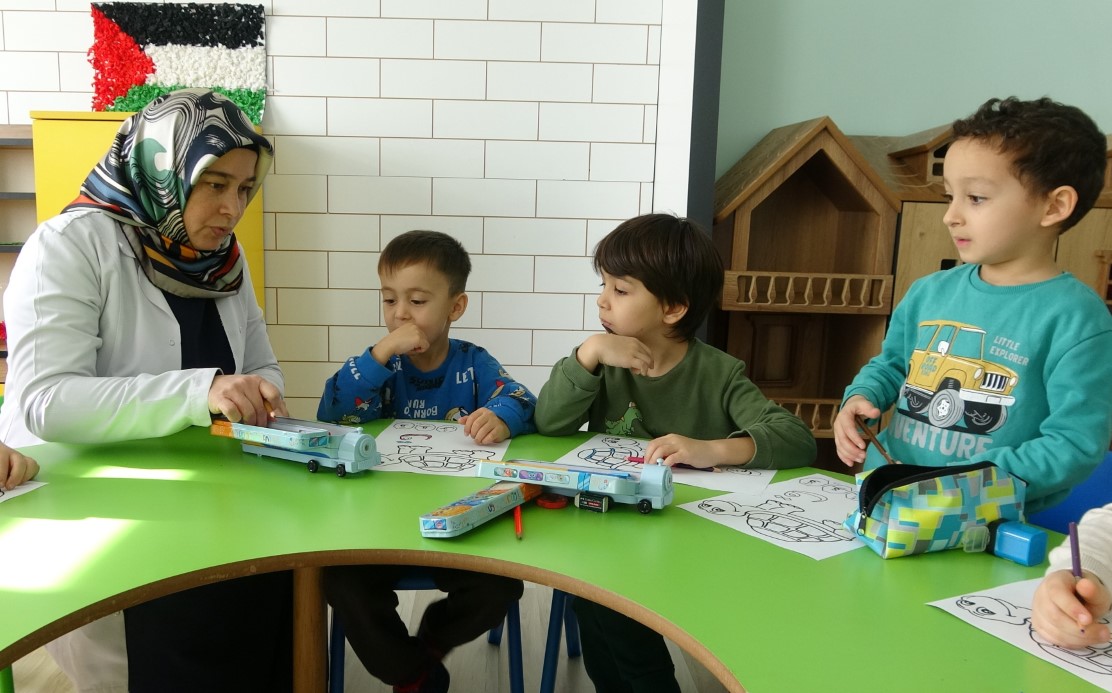 3 çocuk annesinin azmi: Hayvancılıkla uğraşırken çocukların ilk öğretmeni oldu