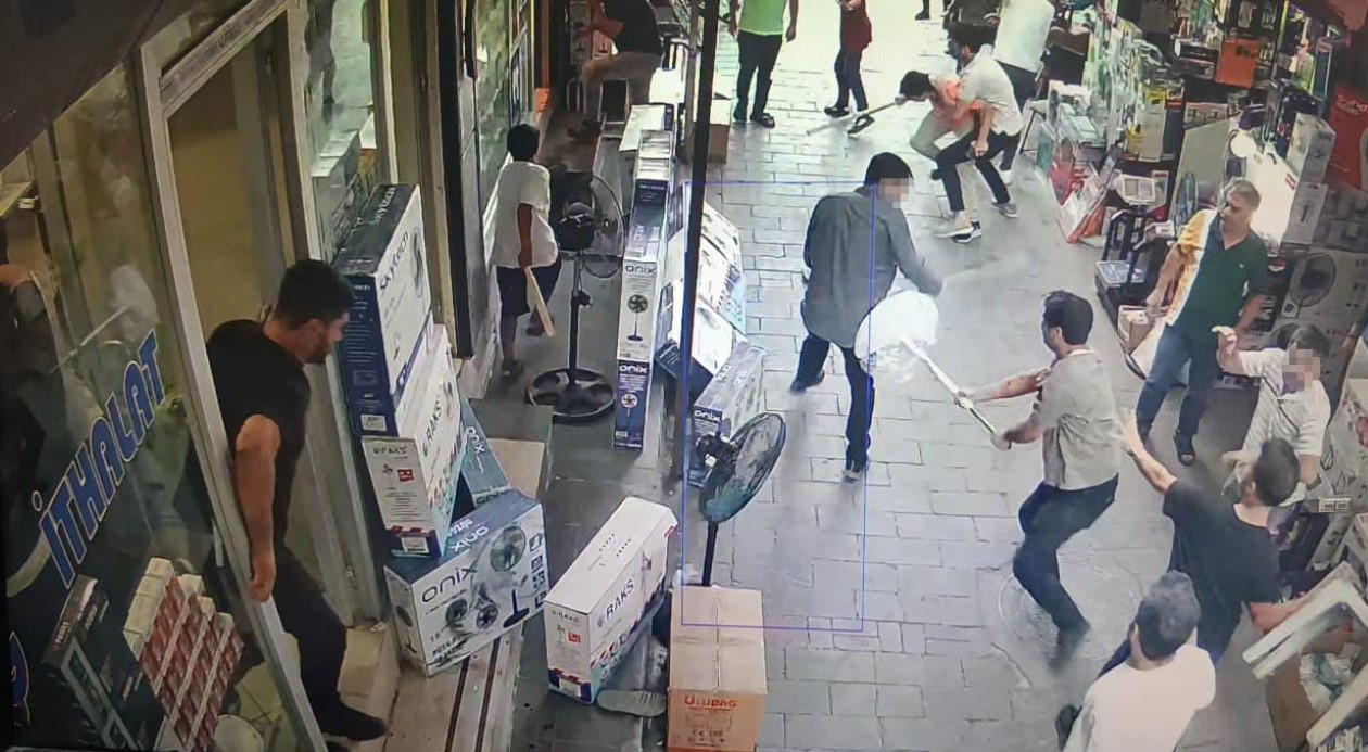 Şanlıurfa’da haraç iddiasıyla çıkan kavgada ortalık savaş alanına döndü
