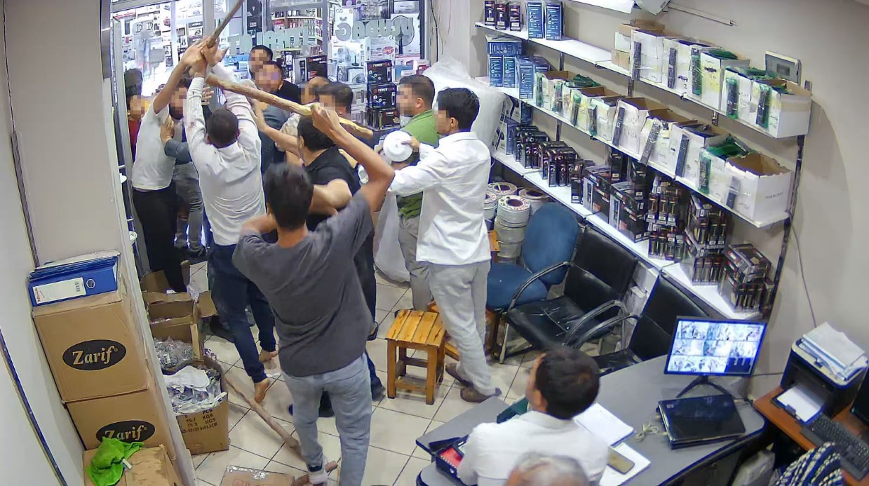 Şanlıurfa’da haraç iddiasıyla çıkan kavgada ortalık savaş alanına döndü