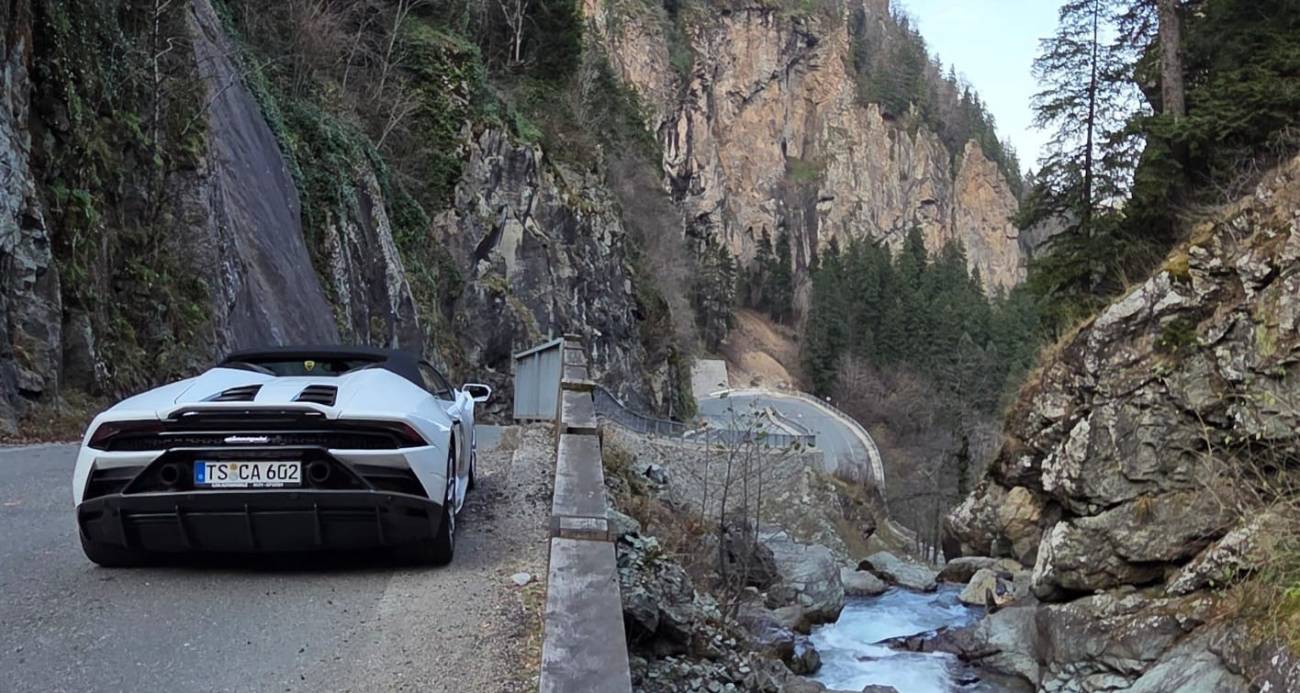 Trabzon’a Lamborghini ile geldi, köy yollarında ilgi odağı oldu