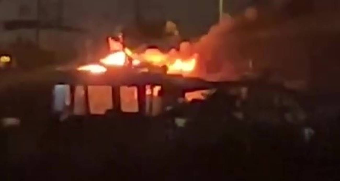 Antalya’da düşen yıldırım 3 tekneyi küle çevirdi