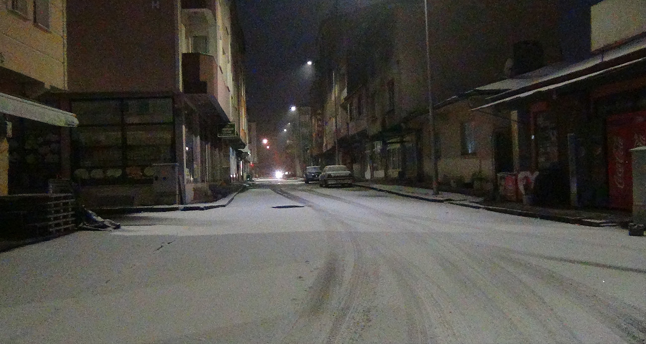 Kars’a mevsimin ilk karı düştü