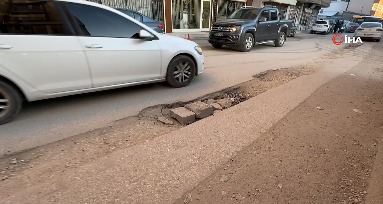 Yüksekova’da doğal gaz kazılarından dolayı yollar kullanılmaz hale geldi