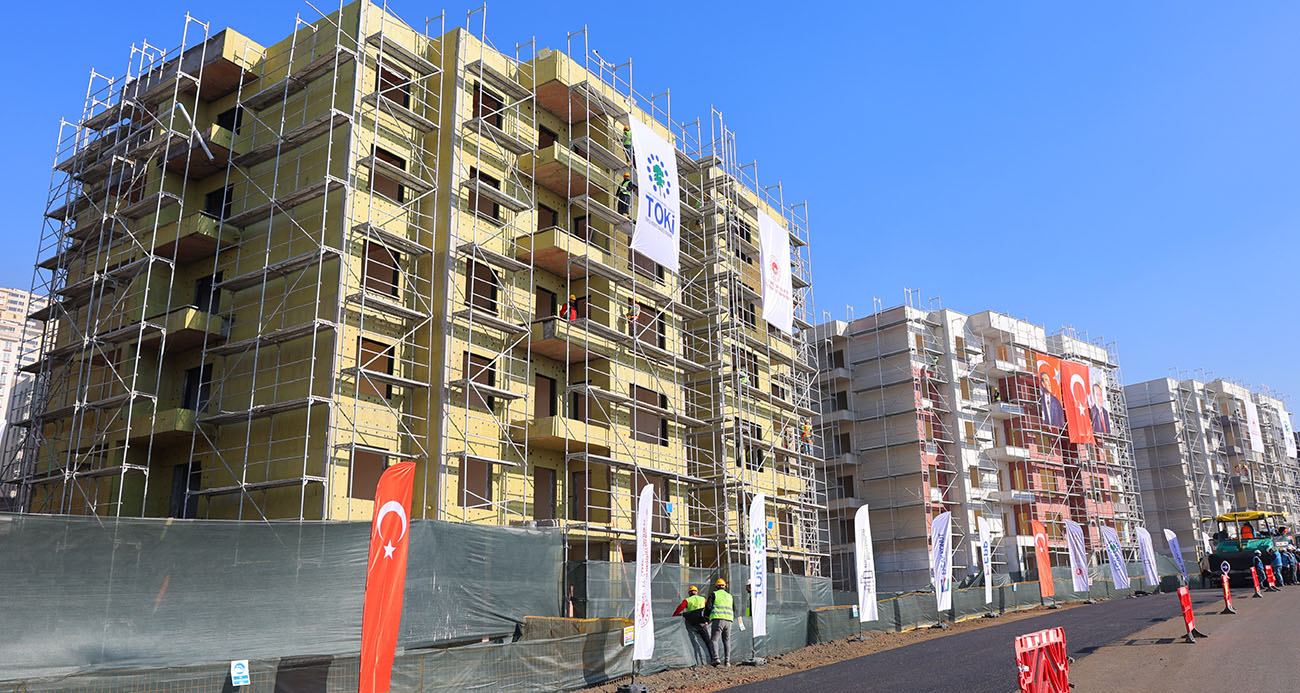 Bakan Kurum: "Son tuğlalarımızı koyuyor, son çivilerimizi çakıyoruz"