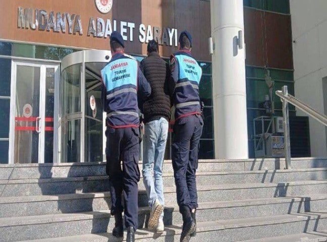 Şaka değil gerçek...Evi içindeki eşyalarla çaldılar