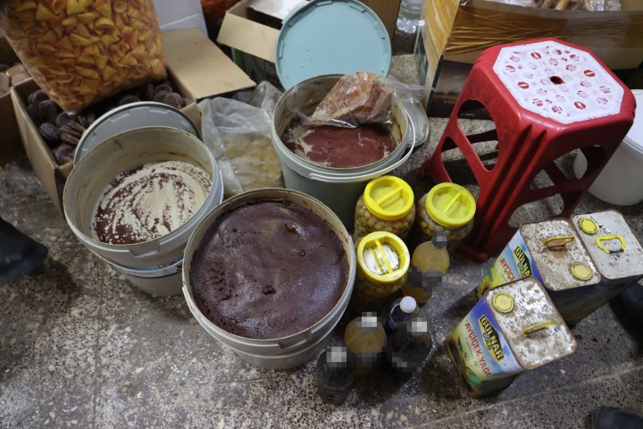 Kilis’te mide bulandıran hijyen skandalı: Merdiven altı üretimde fareler bulundu