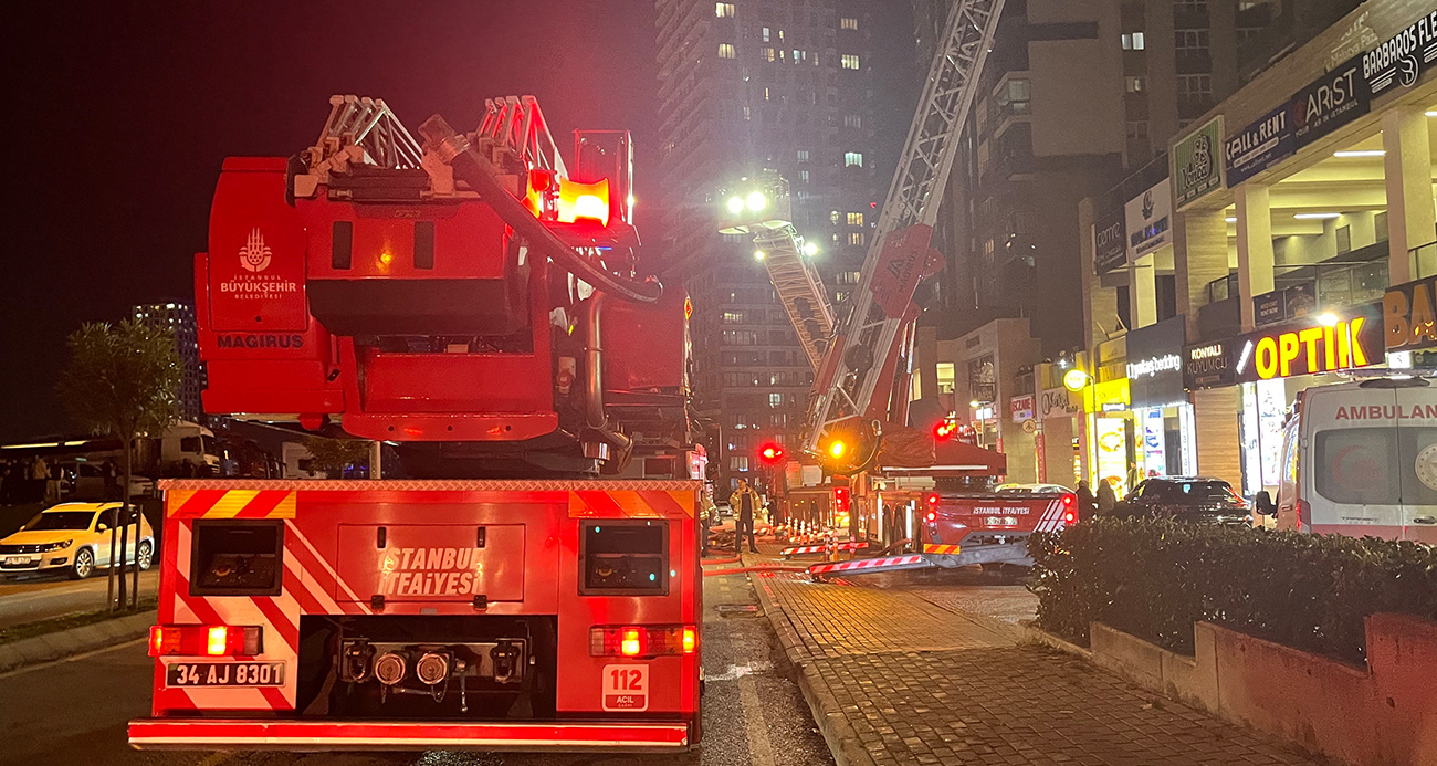 Başakşehir’de restoran yangını: Binayı dumanlar sardı, mahsur kalanları itfaiye kurtardı