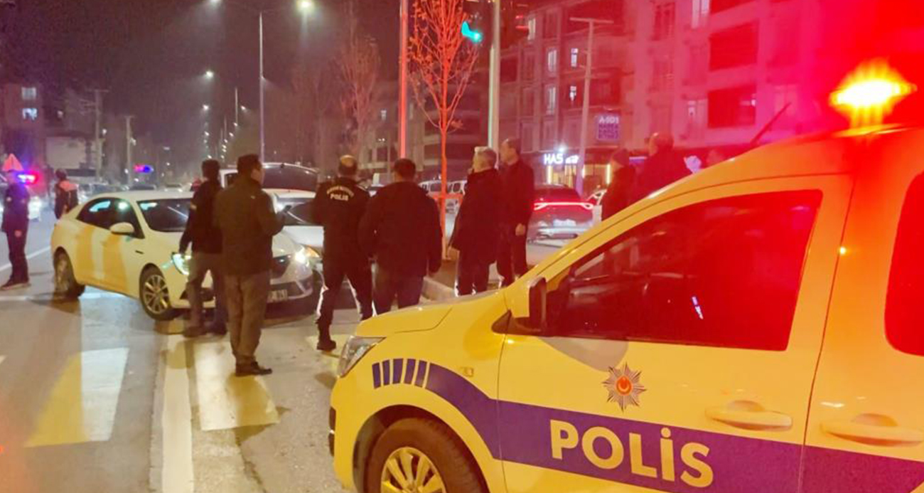 Alkollü sürücü emniyet müdürünün bulunduğu makam aracına çarptı