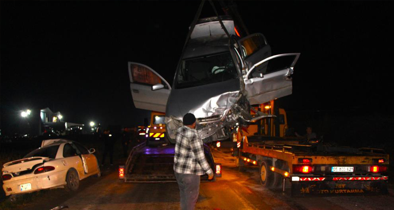 Amasya’da iki otomobil kafa kafaya çarpıştı: 8 yaralı