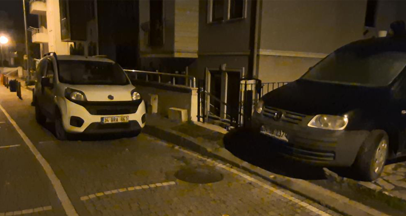 Bartın'da gündüz 16 dereceye kadar yükselen hava sıcaklığı gece ise 4 dereceye kadar düşerken, uzun süreli park halinde olan araçların camını ise buz tuttu.