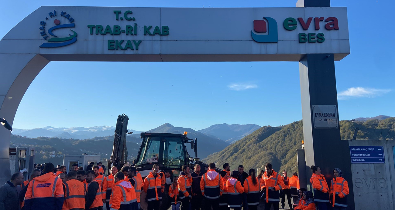 Çevreye yaydığı kötü kokular ile gündemdeydi, şimdi ise maaşlarını alamayan işçilerin eylemi ile gündemde