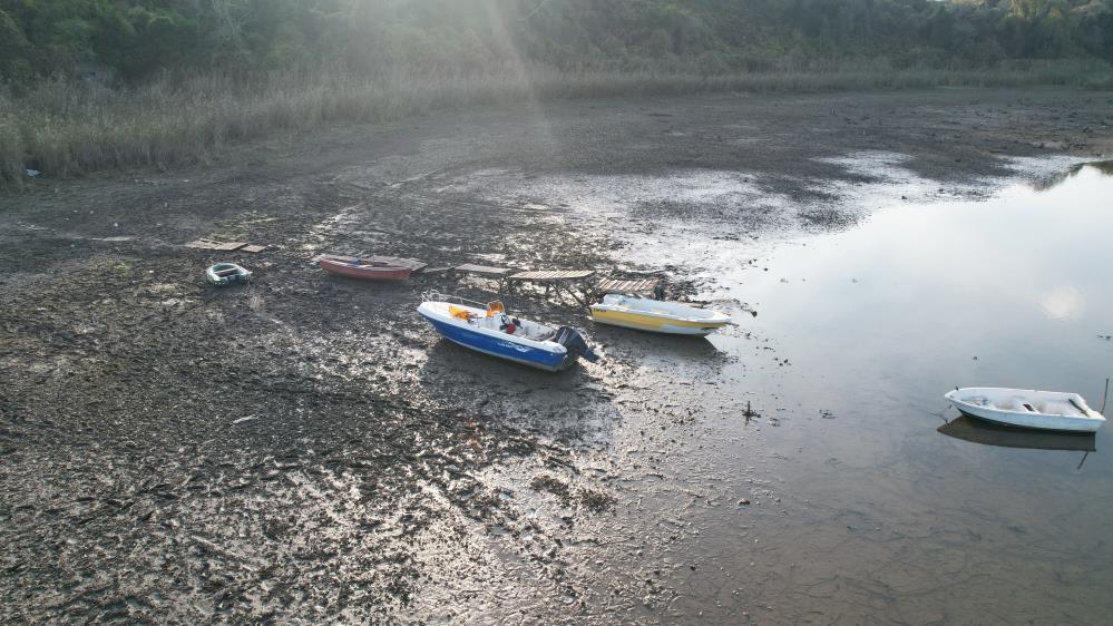 Terkos Gölü’nde su çekilince tarihi su kanalları gün yüzüne çıktı