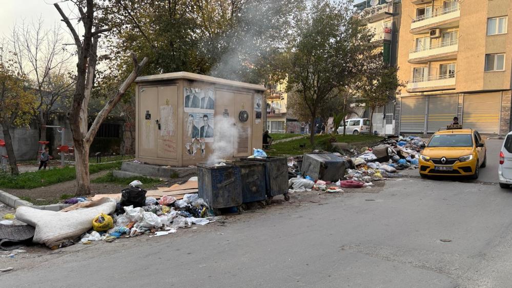 Buca’da park manzaralı çöp dağları