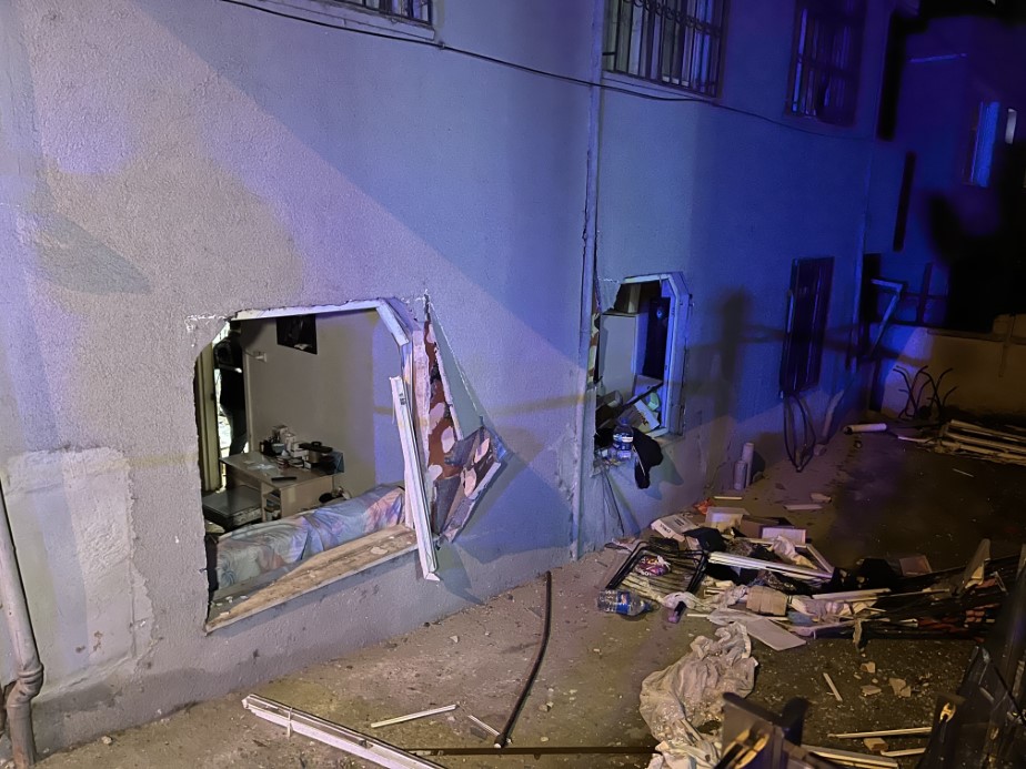 Güngören’de binadaki patlamada yaşlı çift yaralandı