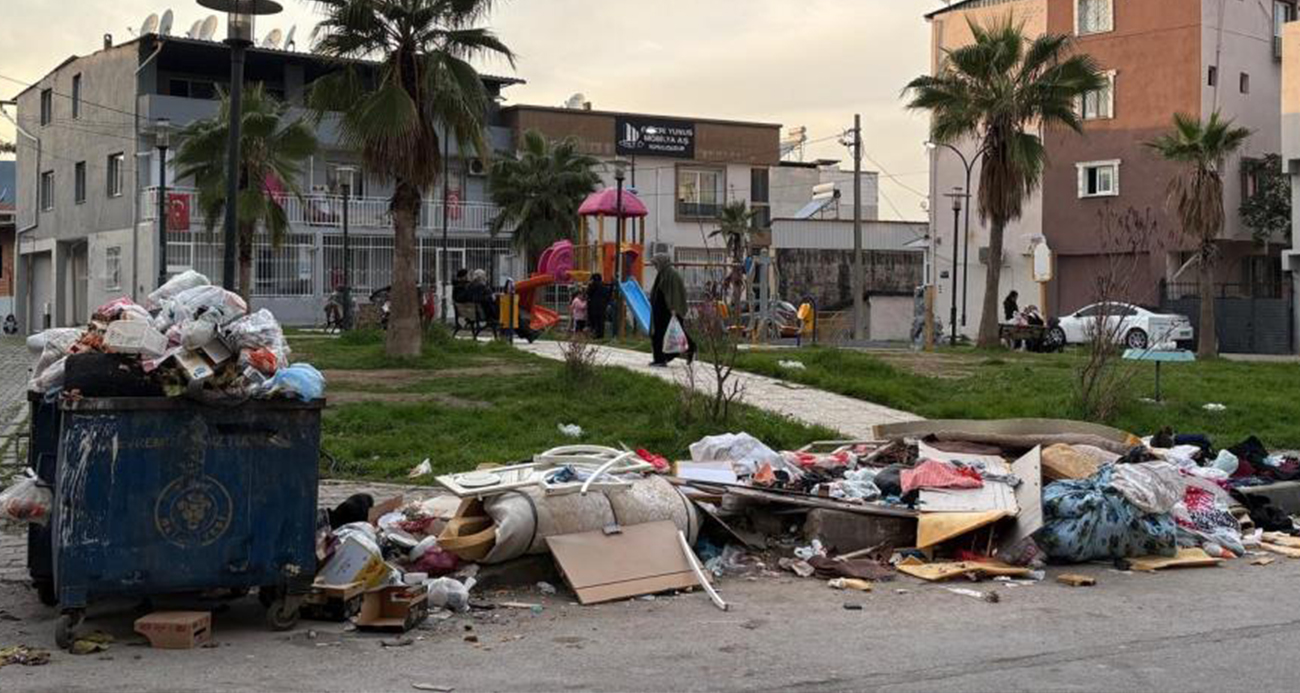 Buca’da park manzaralı çöp dağları