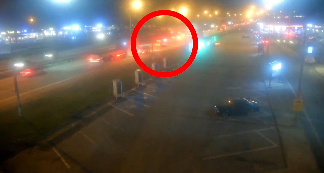 Bursa’da 29 Ocak 2025’te geçirdiği trafik kazasının ardından 44 gün yoğun bakımda yaşam mücadelesi veren 30 yıllık aile hekimi ve 4 çocuk babası Dr. Erdal Hatipoğlu (60), 14 Mart Tıp Bayramı’nda hayatını kaybetti. Hatipoğlu’nun ailesi, hem kazaya sebep olan sürücü hem de hastanede yaşandığını iddia ettikleri ihmaller nedeniyle hukuk mücadelesi başlattı.