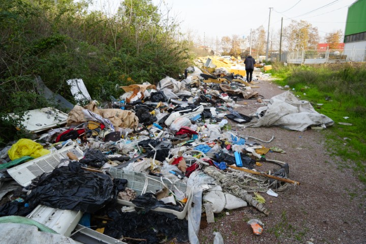 Açık hava çöplüğü: Güveç bile var