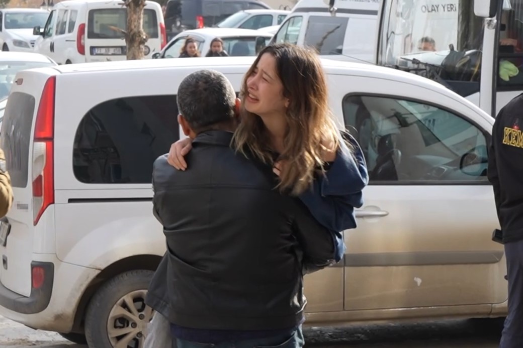 Avukatlık bürosunda kayınpeder dehşeti: Kız kardeşini öldürdü, gelinini ise ağır yaraladı