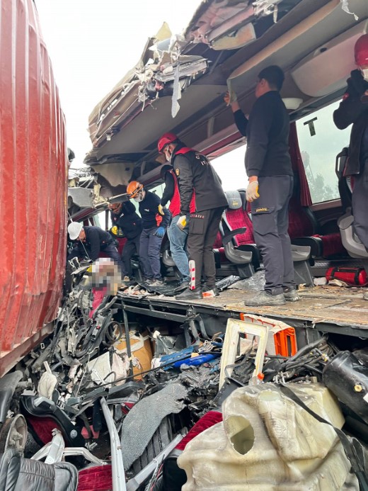 Osmaniye’de yolcu otobüsü tıra çarptı: 7 ölü, çok sayıda yaralı