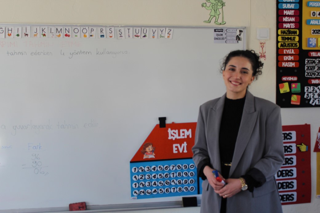 Tek öğretmen, dört öğrenci: Köy okuluna yürek ısıtan dokunuş