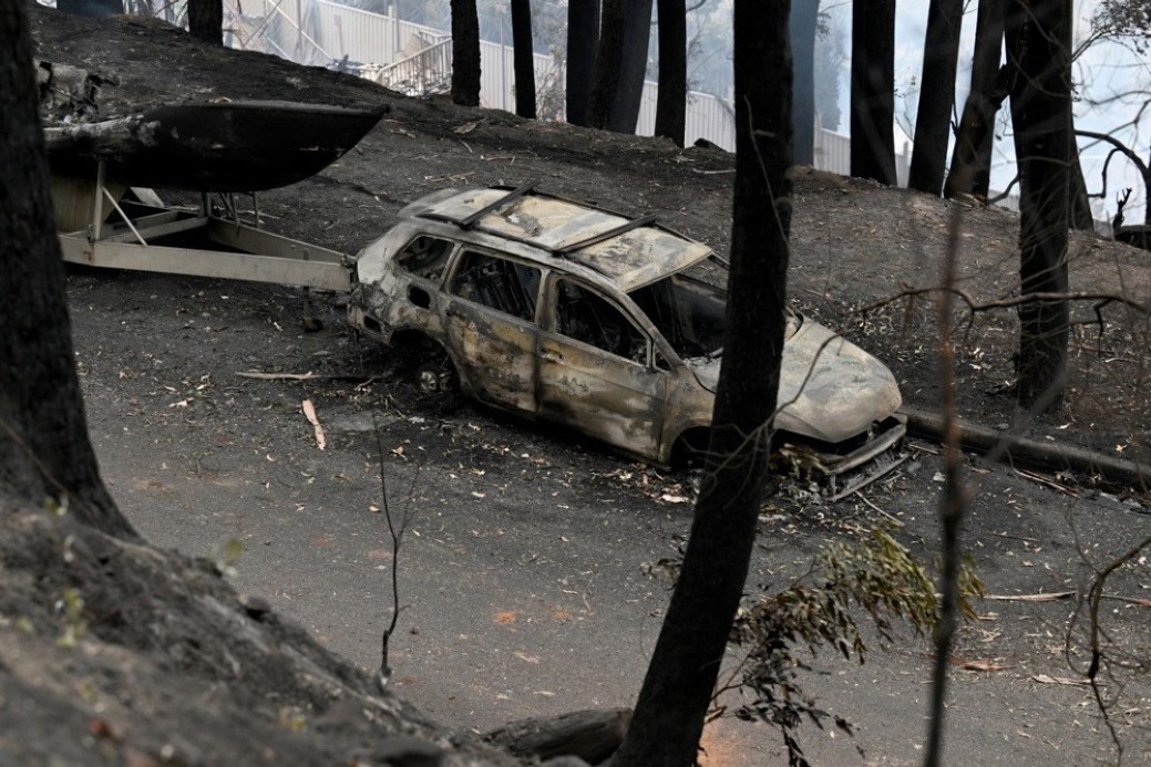 Avustralya'da orman yangınları: 16 ev küle döndü