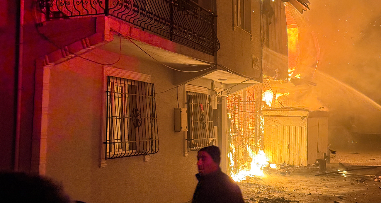 Bursa’da iki binayı saran yangının, 9 yıl önce şehit düşen polis memuru İlyas Kaygusuz’un babası Ziya Mete Kaygusuz’un ikametinde çıktığı öğrenildi.