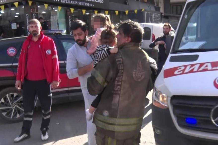 Sancaktepe’de asansör yangını: Anne-çocuk ve 2 itfaiye eri dumandan etkilendi