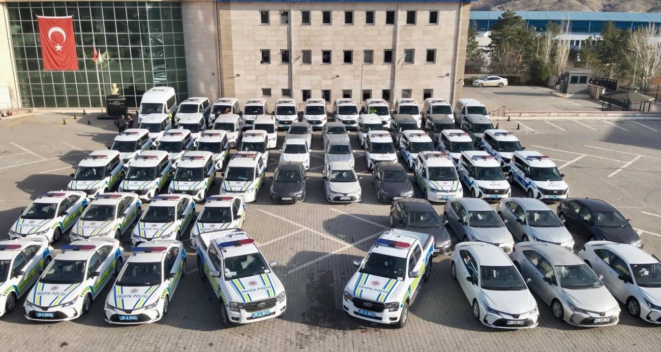 Çankırı İl Emniyet Müdürlüğü emrinde kullanılmak üzere tahsis edilen 57 araç, düzenlenen törenle hizmete alındı.