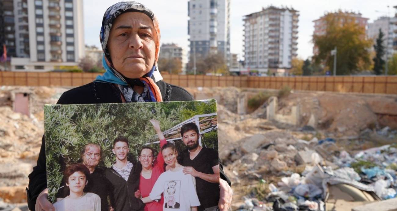 Depremde kızını, damadını ve torunlarını kaybeden yaşlı kadının acısı dinmiyor