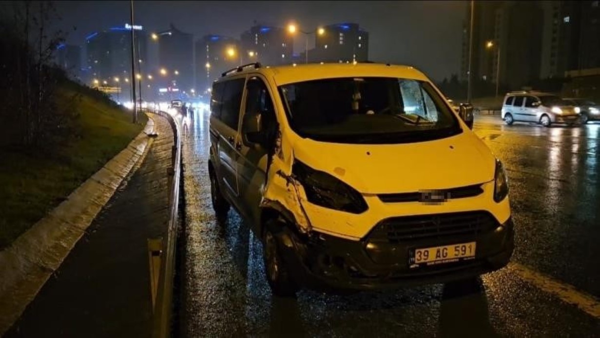 İstanbul'da beklenen sarı kodlu sağanak başladı: Peş peşe kazalar!