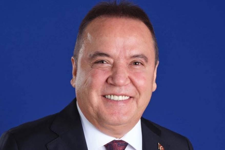 Muhittin Böcek hastaneye kaldırıldı