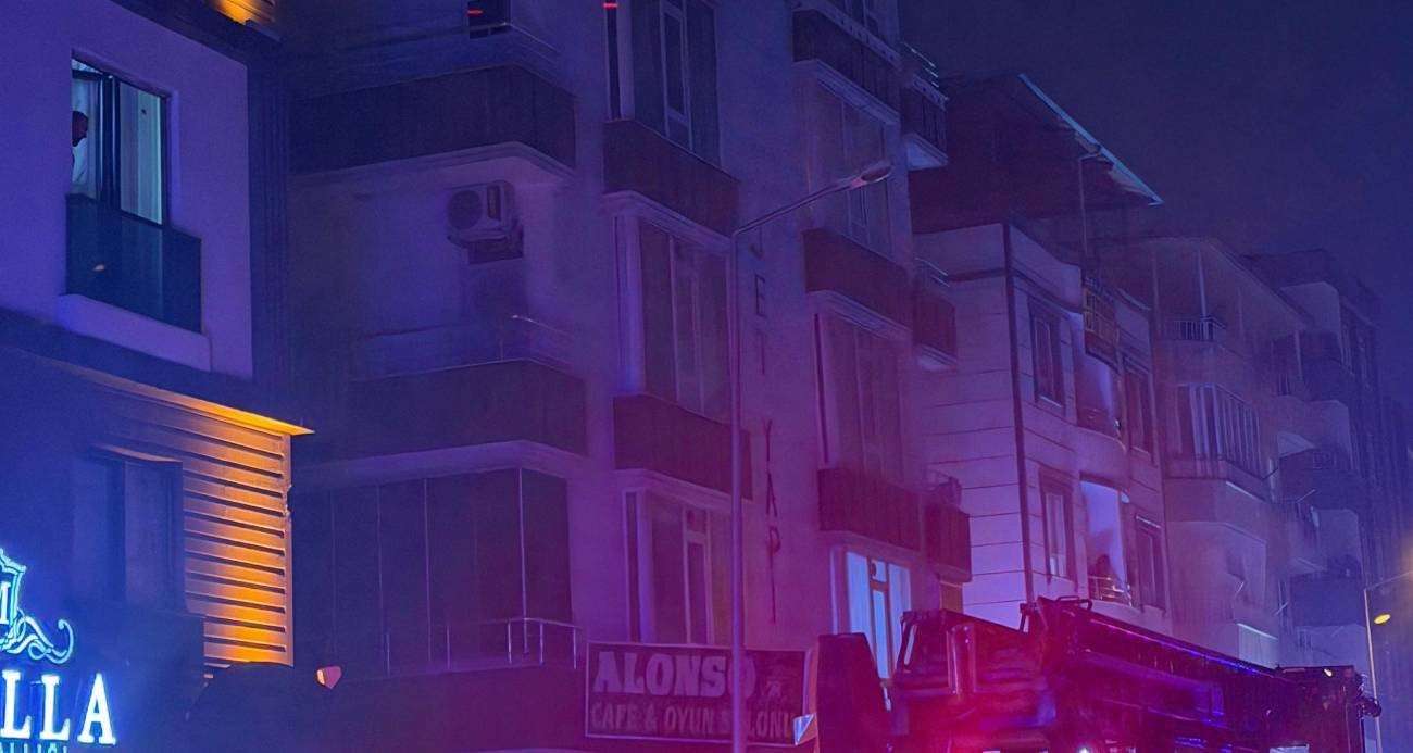 Batman’da cinnet getiren şahıs, evinin eşyalarını sokağa fırlattı