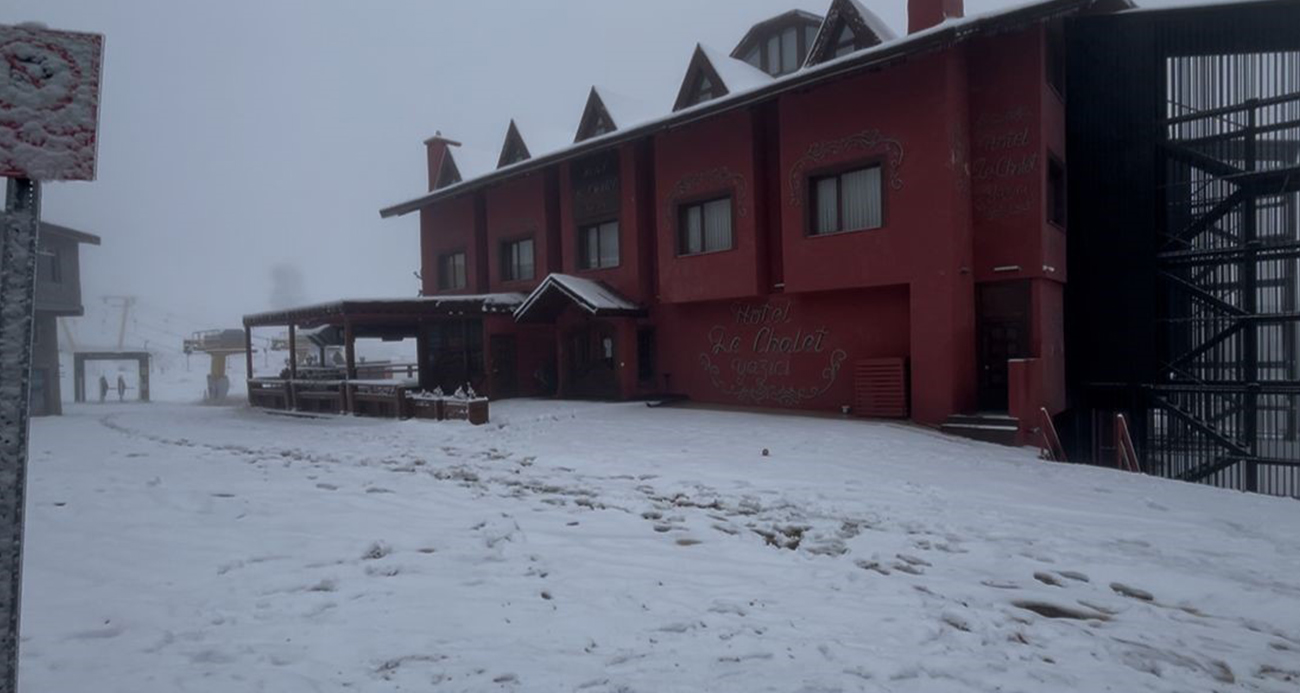 Uludağ’da kar kalınlığı 10 santimi buldu, kapalı oteller harekete geçti