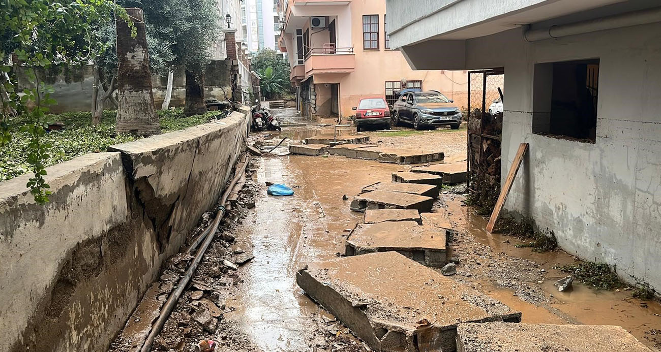15 dakikalık yağmur Alanya’yı felç etti zararın boyutu ertesi gün ortaya çıktı