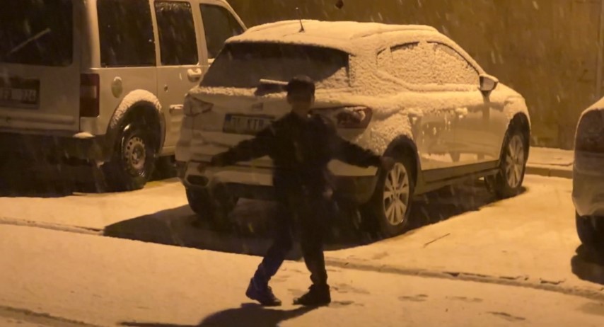 Yüksekova’da lapa lapa kar yağışı