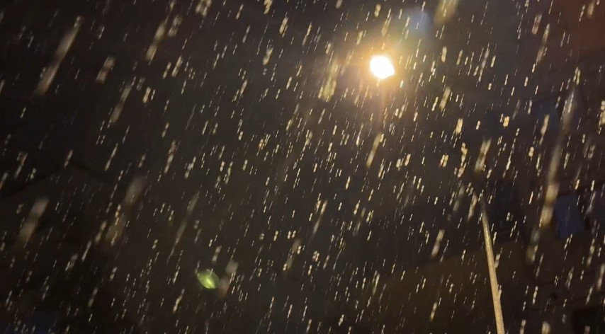 Yüksekova’da lapa lapa kar yağışı