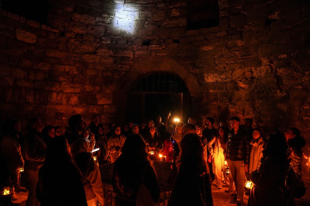 Yedikule zindanlarında fener ışığında tarihe yolculuk