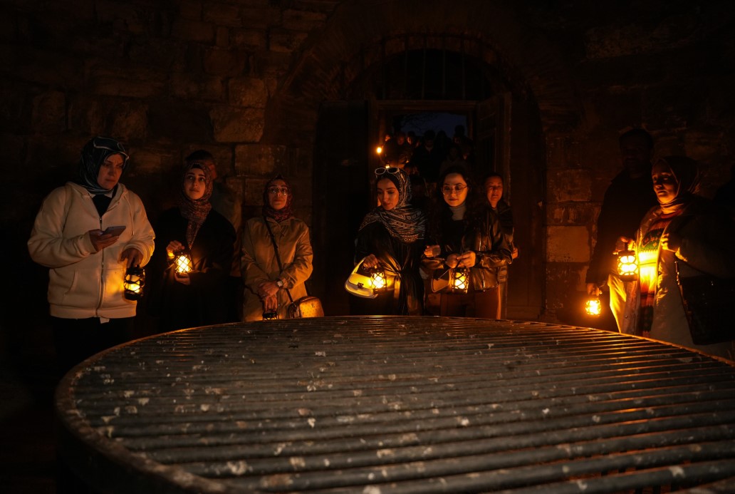 Yedikule zindanlarında fener ışığında tarihe yolculuk