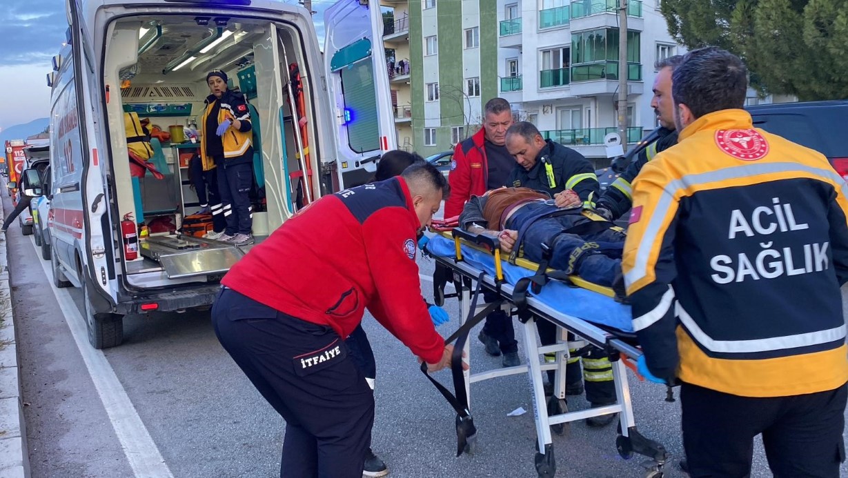 Burdur’da feci kaza: 2 ölü 3 yaralı