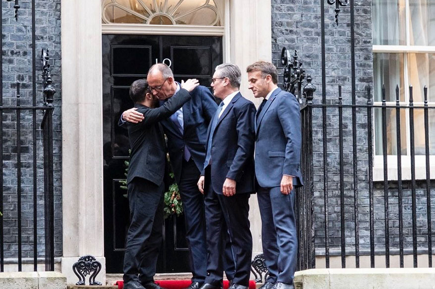 Zelenskiy: "Londra'daki görüşmeler verimli geçti ve barış yönünde küçük bir ilerleme var"