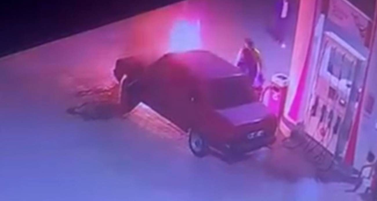 Bitlis’in Ahlat ilçesindeki bir akaryakıt istasyonunda yaşanan araç yangını kısa süreli paniğe neden oldu.