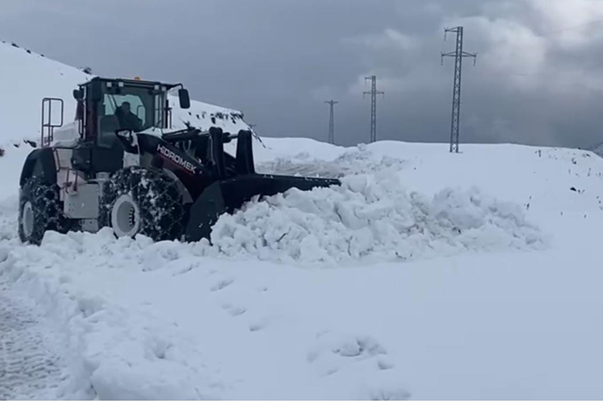 Şırnak’ta kar esareti: Beyaz örtü yarım metreyi geçti
