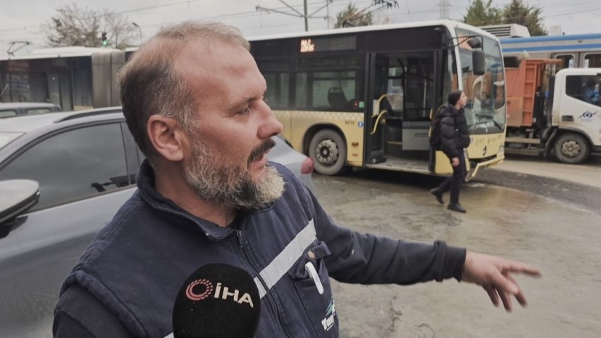 Sultangazi’de yola dökülen akaryakıt kazalara neden oldu: İETT otobüsü direğe çarptı