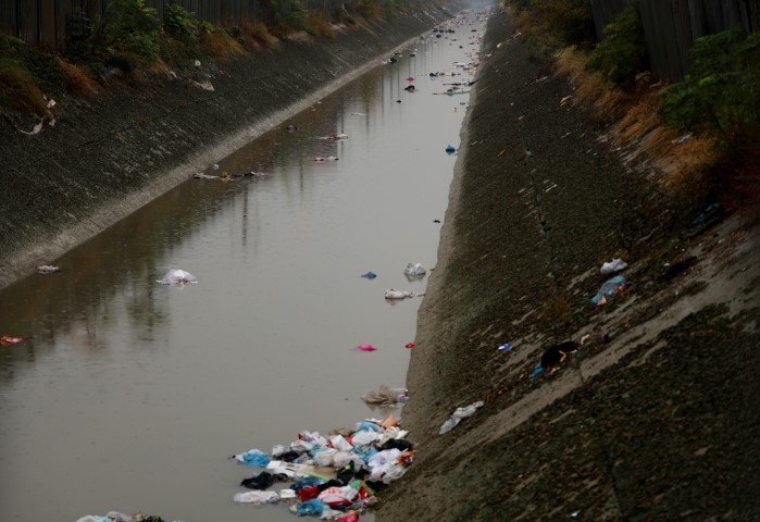 Adana’da sulama kanalları çöplüğe döndü